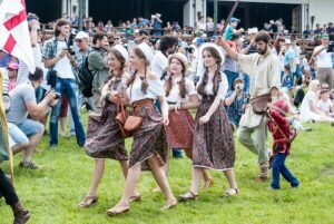 Народні традиції і звичаї Молдови [draft]